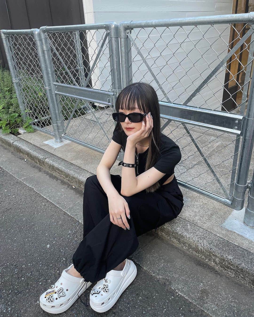 宇井優良梨のインスタグラム：「crocs🐄 @atmos.pink_official  @crocsjp  #atmos #crocs #uiimode」