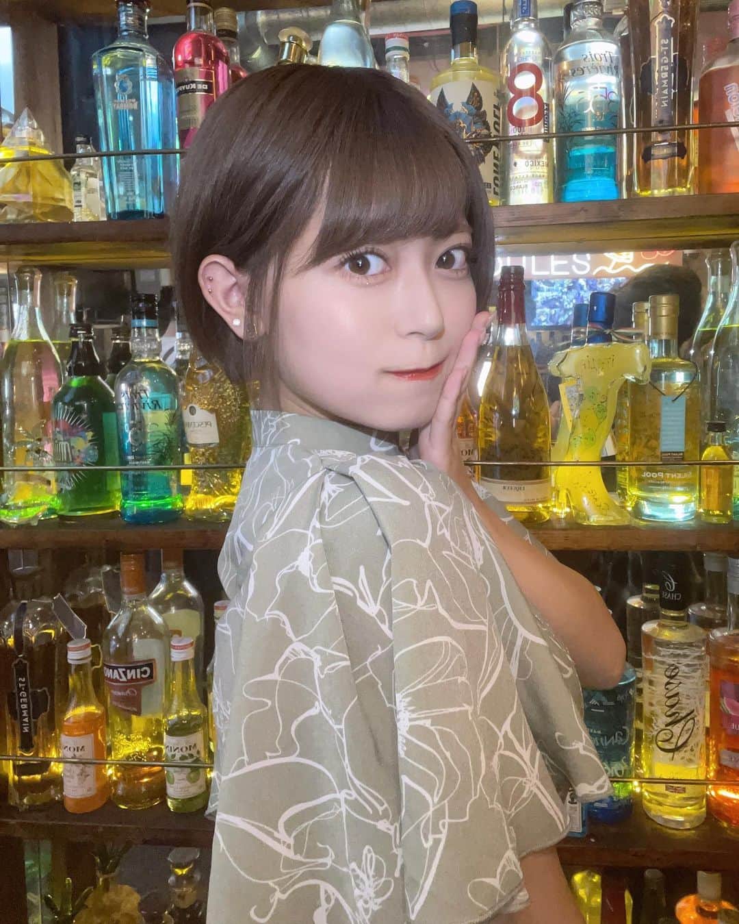 のインスタグラム：「メイクさんが撮ってくれて、田中さんがライトを照らしてくれて、この写真が出来上がりました(?」