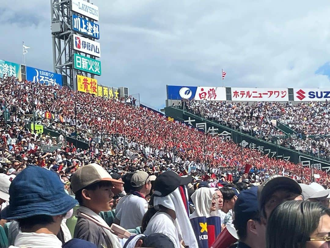 梅澤廉さんのインスタグラム写真 - (梅澤廉Instagram)「慶應義塾高校野球部の皆様、 107年ぶりの日本一、本当におめでとうございます！！ 1人の高校野球ファンとして、1人のOBとして、この様な素敵な瞬間に立ち会えたことを心から誇りに思います！  そして仙台育英の野球が大好きで、宮城大会の決勝から現地で観戦していました。超がつくほど鉄壁な投手陣に加え、攻撃のバリエーションが非常に豊富な打線にずっとワクワクさせてもらい、今日もいつ爆発するか最後まで分かりませんでした...！  両チームの戦いを甲子園の決勝という舞台で見られたことが、この夏1番の幸せとなりました😭  #甲子園 #慶應 #仙台育英 #決勝 #エンジョイベースボール」8月23日 20時30分 - umezawa_ren4