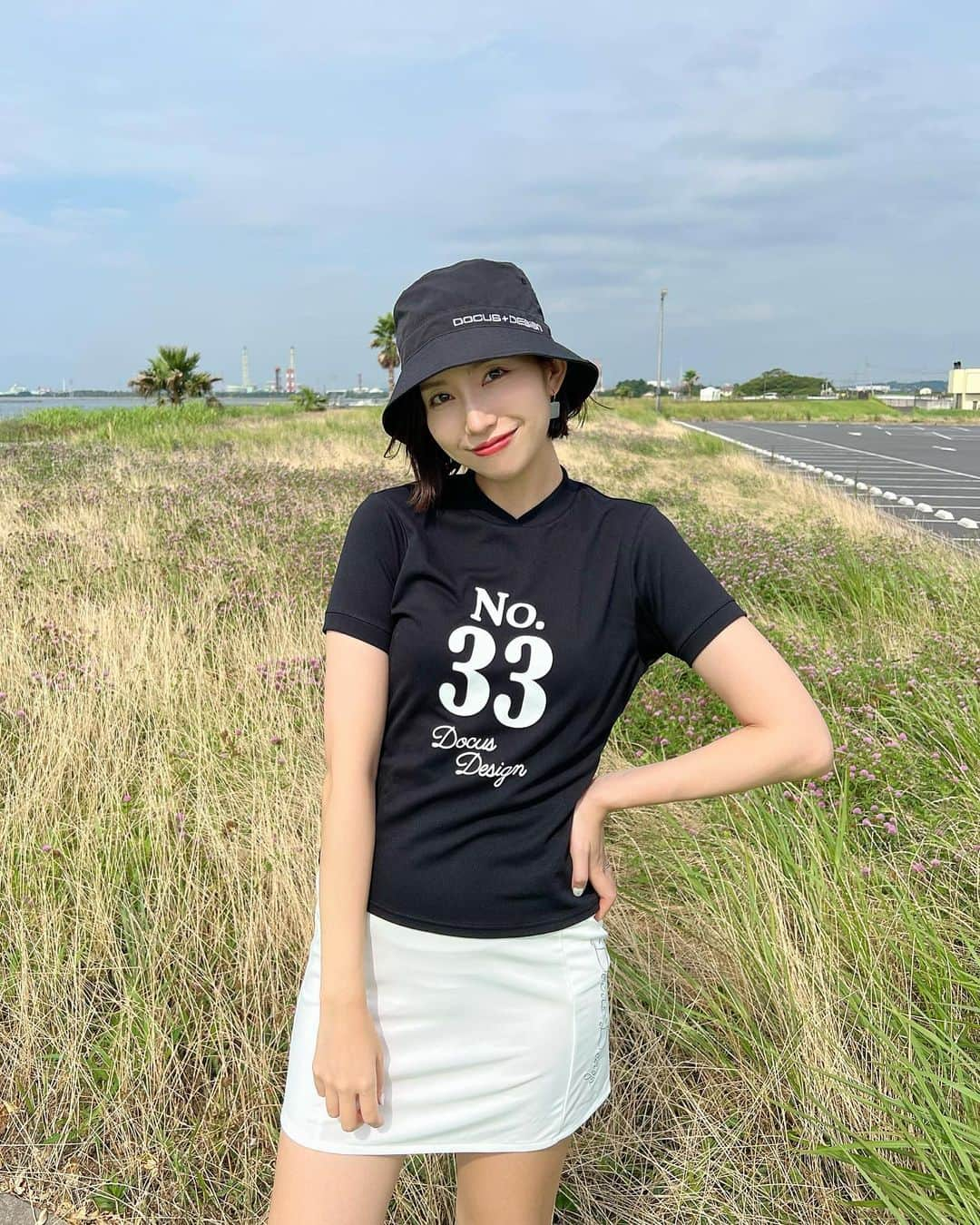 中島亜莉沙さんのインスタグラム写真 - (中島亜莉沙Instagram)「モノトーンゴルフコーデ🖤 全身 @docusgolfworld   差し色はハットに刺繍してある オレンジのウリボー🧡  #ゾロ目コーデ #docusgolf #ドューカス #夏ゴルフ #秋ゴルフ #ゴルフ #ゴルフウェア #ゴルフコーデ #スポーツウェア #ゴルフ女子 #スポーツ女子 #コーデ紹介 #夏コーデ #golf #골프　#골프여자　#尔夫球 #高尔夫」8月23日 21時00分 - arisan_days