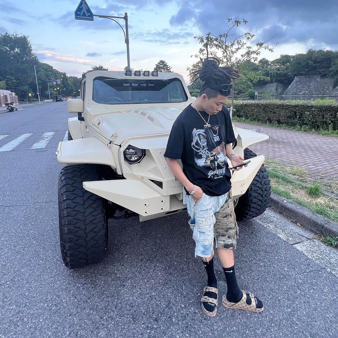 ¥ellow Bucksのインスタグラム：「サバイブ🪖 #Camoのカーゴのポケットが膨らむ」