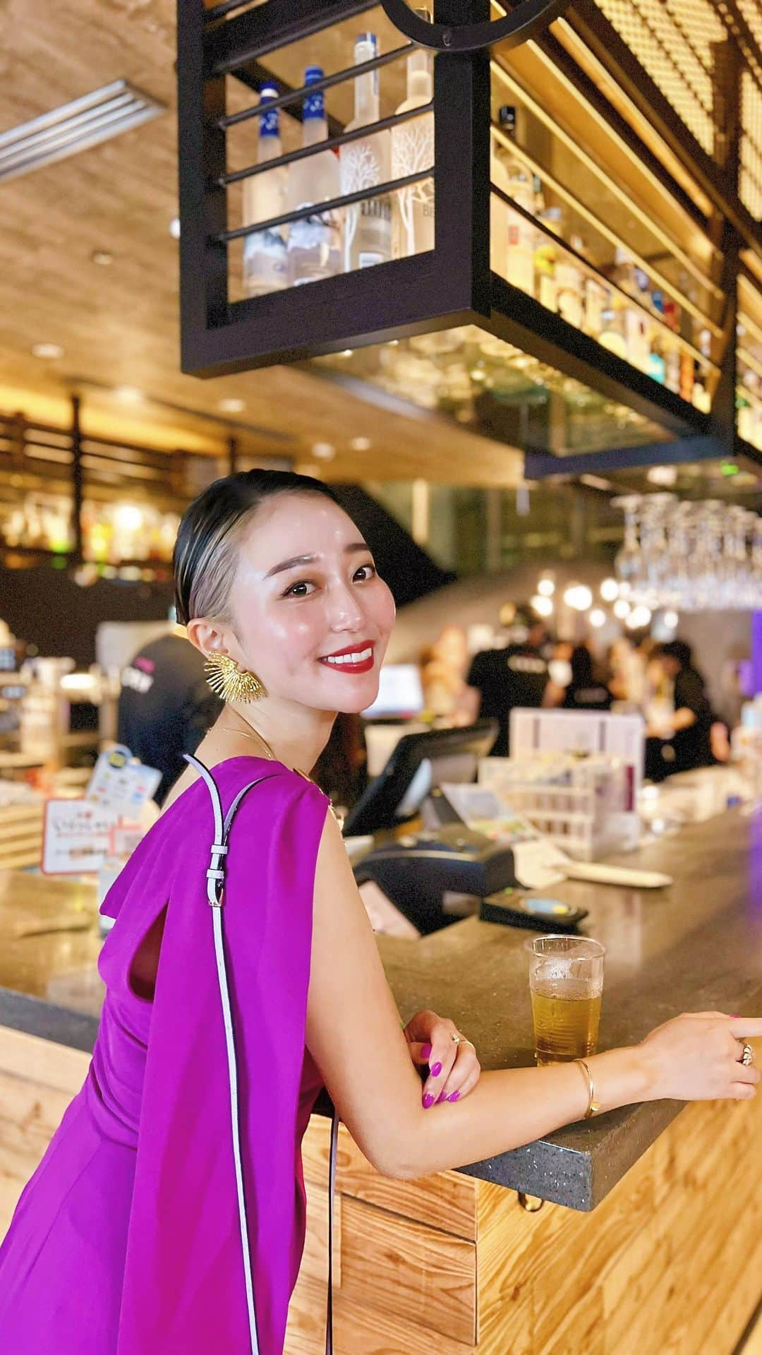 梅谷安里のインスタグラム：「久しぶりにおめかしして🤭💜 MOXYホテルで開催されたイベント “Sizzling Summer Music Fest by Marriott Bonvoy”へ🌴 トレンドの旅×音楽🎵 久しぶりの夜イベントで楽しかったなん♡ MOXYのテーマカラー 紫ピンクなお洋服着て行きました🤭💜  #MarriottBonvoy  #SizzlingSummerMusicFest #旅音 #モクシー大阪本町 #PR #ホテル巡り#大阪ホテル」