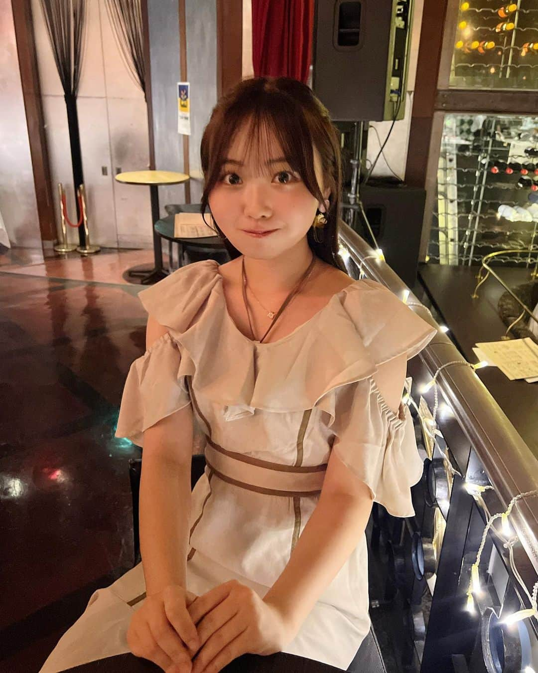 渡邊美華のインスタグラム：「久々に会えたお友達と永遠に語り明かした〜🫖 . . . . . . #渋谷カフェ #渋谷グルメ #渋谷ディナー #legato #cafelegato #渋谷legato #大学生の日常 #大学生ファッション #女子大生 #女子大生コーデ #女子大生の日常 #夏休みの過ごし方 #彼女感 #丸顔 #丸顔メイク #丸顔女子 #童顔女子 #ハーフアップ #ハーフアップアレンジ #ハーフアップスタイル #ヘアアレンジ #ヘアアレンジ簡単」