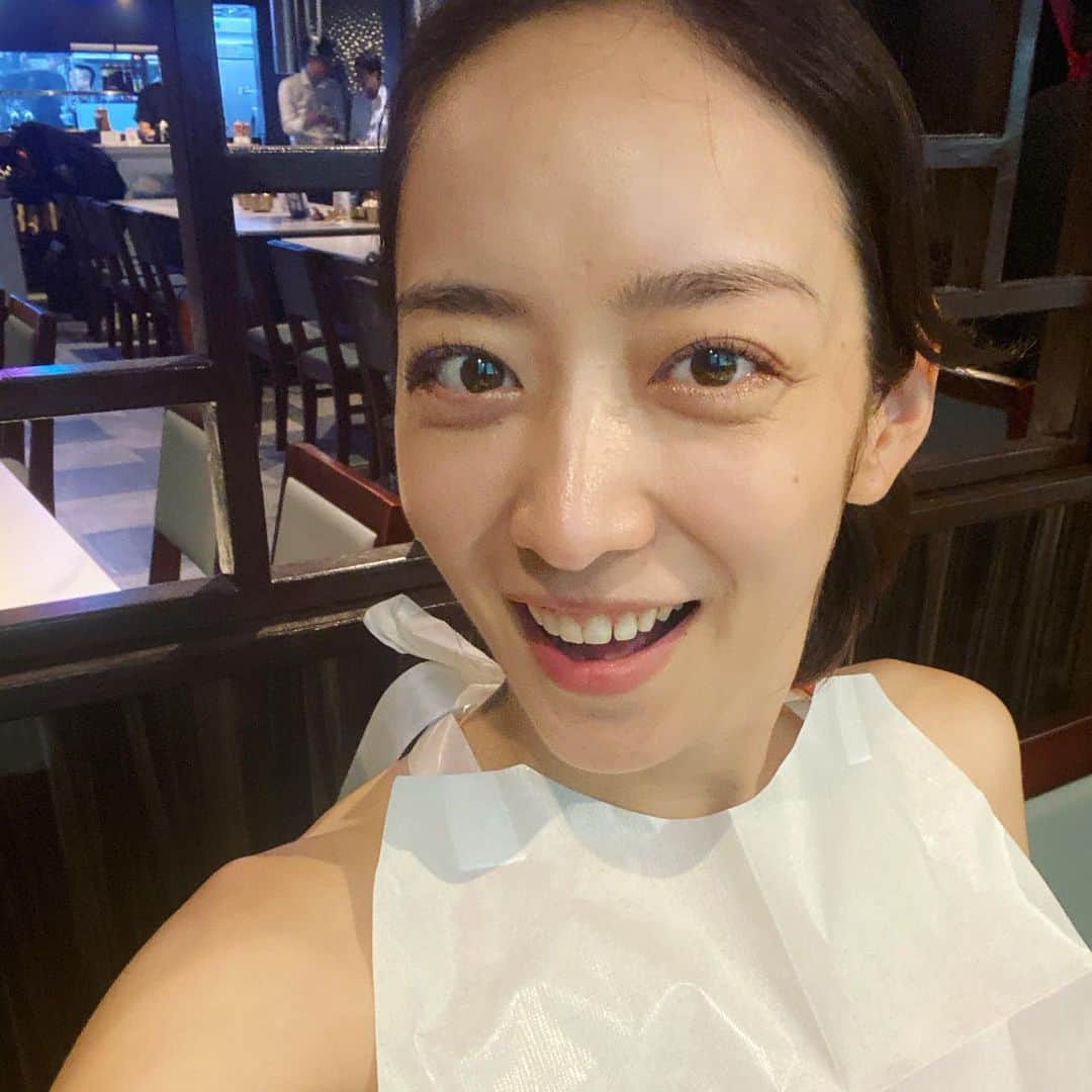 我謝レイラニさんのインスタグラム写真 - (我謝レイラニInstagram)「いえーい！！マッコリ〜〜〜٩(ˊᗜˋ*)وやっぱり韓国料理にはマッコリが1番だね(*´罒`*) #もちろん今じゃない #韓国行きたいな ♡ #裸エプロン風‥ꉂ🤣𐤔」8月23日 20時43分 - leila___ni