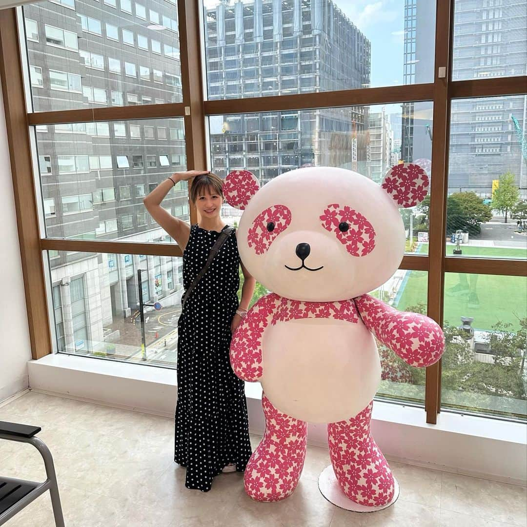 倉松里奈のインスタグラム：「背比べ🐒 . 東京🗼戻ってきて 熊本で毎日温泉♨️🧖行ってたから 家だと物足りないなぁ〜！ . . 熊本でおすすめのよく行く温泉リスト♨️🧖‍♀️ ①あがんなっせ 綺麗で少し値段高い時間制になって悲しい。 塩サウナあって露天風呂は寝れるところがある💓 ②湯らっくす サウナの聖地と言われてる！ ロウリュウが自由にできるとこも付いてるよ🧖 塩サウナがあるからツルツルなる♡ 泥パックも使い放題🎭 ③七条温泉 （綺麗じゃないけど）激安で 歩行浴があるからママと毎度45分歩いてた💓 水風呂も2種類あって好き❤️ ④さんさんの湯 安くて温泉の種類も多くて 歩行浴があって一番お気に入り♡ この前記憶の中では初めて行って 熊本最後の時に感動した♡近くだから通いたかった🥺❤️ ⑤大谷の湯 家が近いからよく行く。 普通。 ⑥七福の湯 熊本帰ったら空港からいつも直行✈️ 普通の温泉♨️って感じ💓 . みんなはどこの温泉がおすすめ？♡ . . #熊本 #熊本温泉 #あがんなっせ #湯らっくす #七福の湯 #大谷の湯 #七条温泉 #さんさんの湯 #温泉大好き #サウナ #🧖 #サウナ大好き #タイ古式マッサージ #セラピスト #リフレクソロジー #月島サロン #マッサージ #タイ式 #ドライヘッドマッサージ  .」