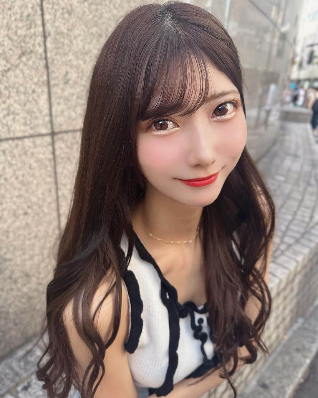 山広美保子のインスタグラム：「あっぷ！ . . . . . #夏服 #スカート #ミニスカート #美脚 #ニットワンピース #タイトスカート #ワンピース #フェミニン　#私服 #全身コーデ #アイドル #idola #lucu #cantik #ไอดอล  #follow #フォロワー募集中 #いいね返し #乃木坂46 #乃木坂46 #大人 #大人女子 #大人女子コーデ #美脚 #撮影  #巻き髪　#ロングヘア #ヘアアレンジ #Tシャツ #ノースリーブ」