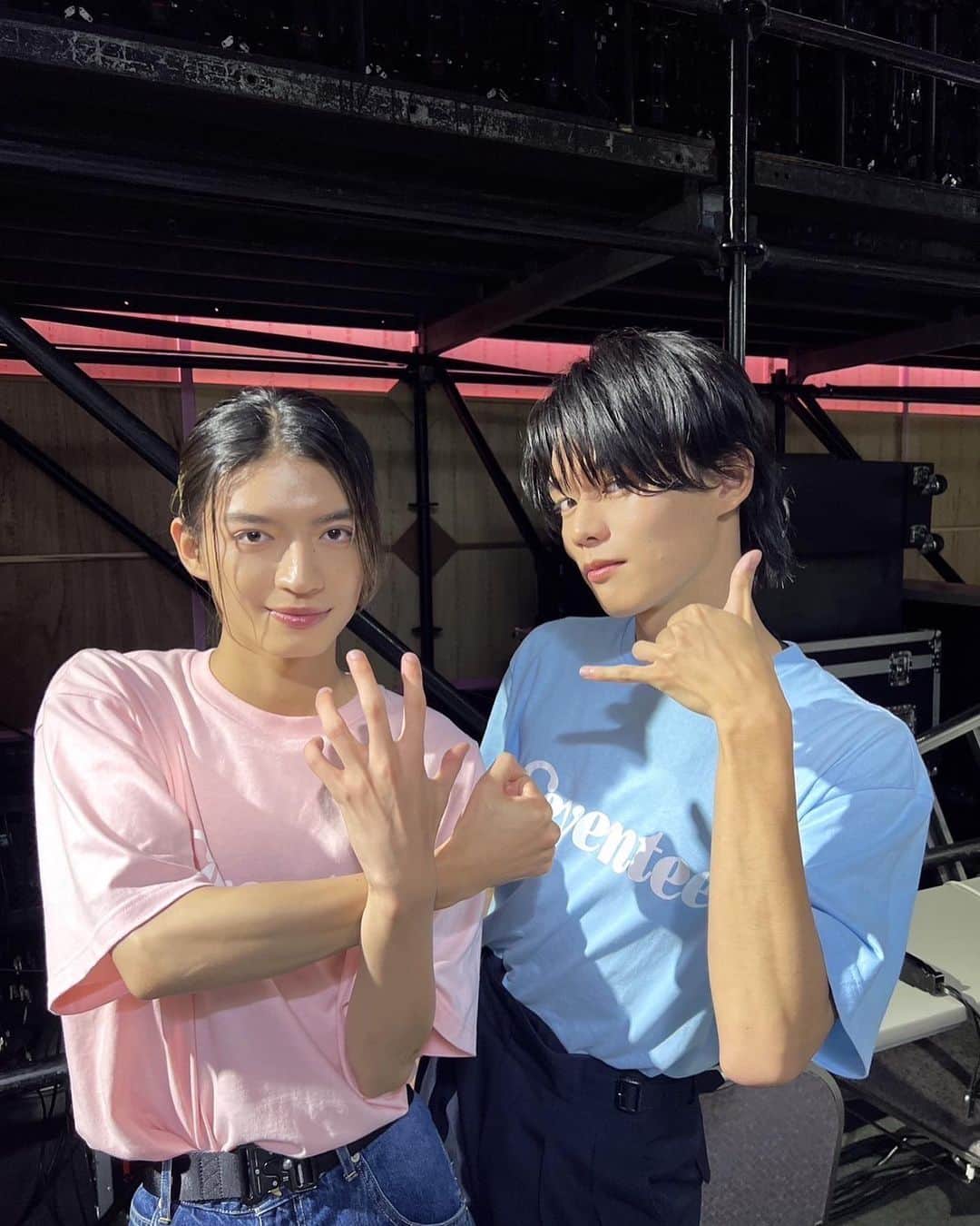 日向亘のインスタグラム：「ST学園祭ありがとうございました！ 楽しかった！来てくれた皆さん、配信をみてくれた皆さん。ありがとう。  久しぶりに杢代に会った。髪の毛伸びてた。」