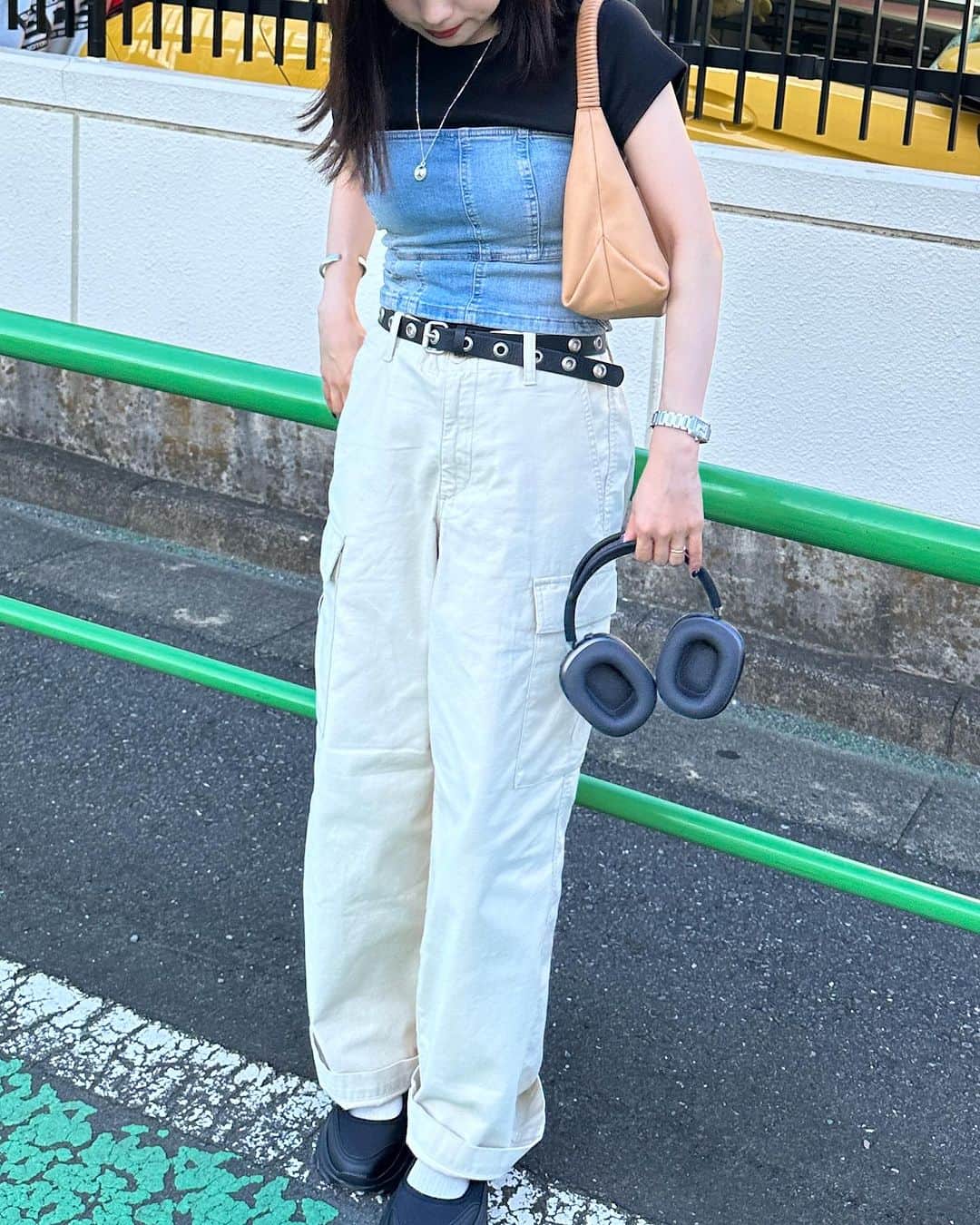 mizukiさんのインスタグラム写真 - (mizukiInstagram)「ちょっと前🎀🩵 最近気に入って履いてる @uniqlo_jp のワイドストレートカーゴパンツ。 低身長なのでトップスはコンパクトなものを合わせてみたよ◎ 骨格診断もしたんだけど私はストレートなのでゆったりとしたパンツを履く時、トップスはぴったりしたものを選ぶことが多いです🐱 カーゴパンツなので可愛いだけだけじゃなくて動きやすいのもとってもいい☝️☝️  ライブステーションもあって動画視聴しながらの商品購入もできるそうです🙆‍♀️🫶  #PR#ユニクロ#ユニクロコーデ#ユニクロ購入品#uniqlo#ユニクロライブステーション#uniqlolivestation#骨格ストレートコーデ#骨格ストレート」8月23日 20時45分 - mizukidrop