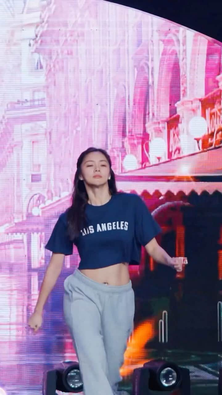 Kim Chiuのインスタグラム：「My kind of SUNDAY!!!!🌸🥰✨💕 It’s always an extra fun day with my @asapofficial family!❤️💃🏻🪩   Special thanks for my lewk @jakegalvez @haidzfernandez @adrianneconcept @miss.vince_  @ayseyas 😉💪🏼✨🎥  See you mga KAPAMILYA natin dyan sa Europe as #ASAPNATINTO will be in MILAN, Italy this September 10 at the Mediolanum Forum in Assago. 😉🥳 🇮🇹」
