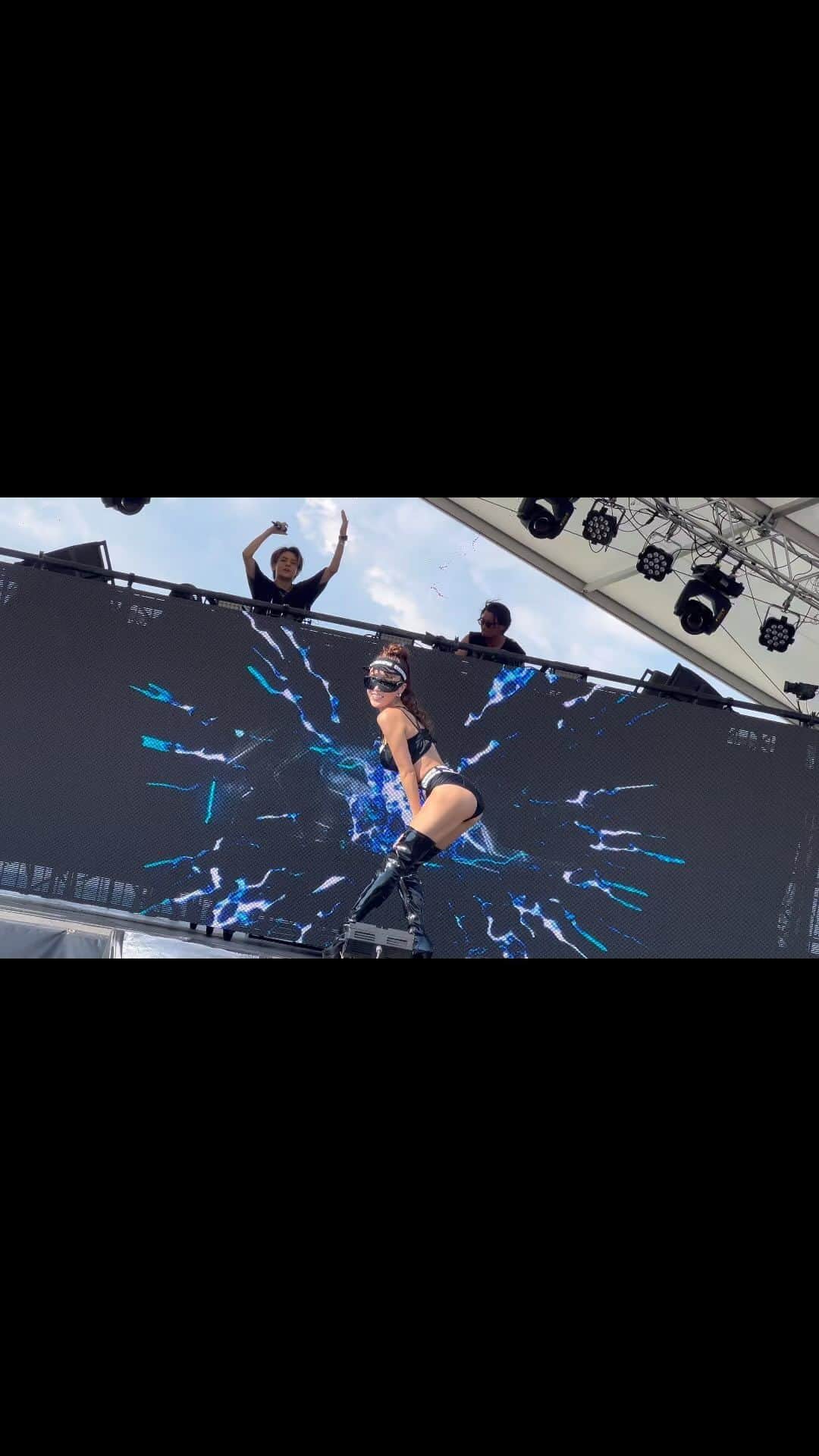 HARUKA IS BAZOOKAのインスタグラム：「23.08.13  @music_circus  @ksuke_jpn  . ついについに🥲 念願の🔥 . @cjd_haruka  #bazooka#cjd_harka#dance #dj#edm#music#club #HZKS戦隊 #バズ #ちーむばずーか#teambazooka #bomb#ボム」