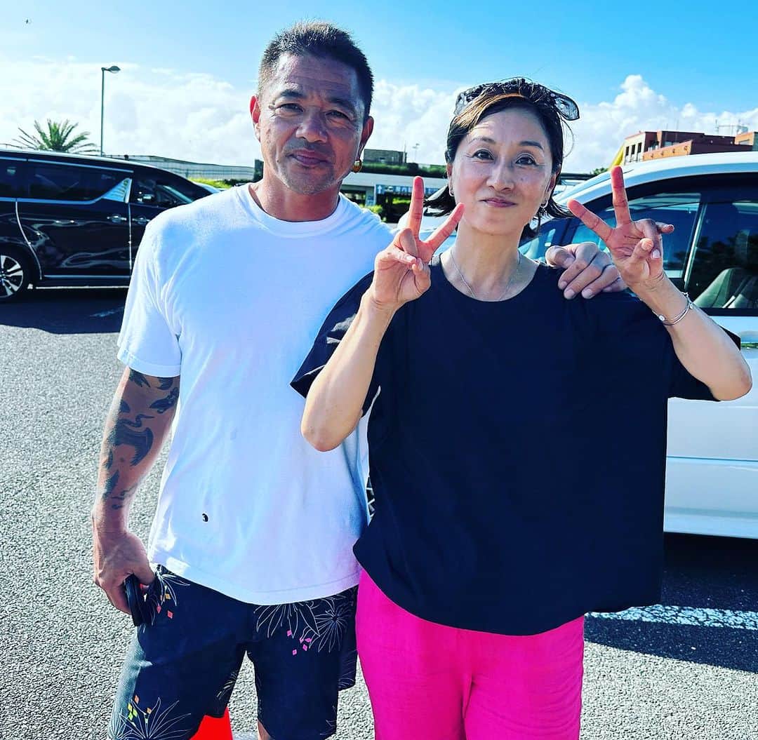 マッコイ斉藤のインスタグラム：「20代の時によく遊んだナオちゃんに！江ノ島で出会う！喋り方が変わらない」