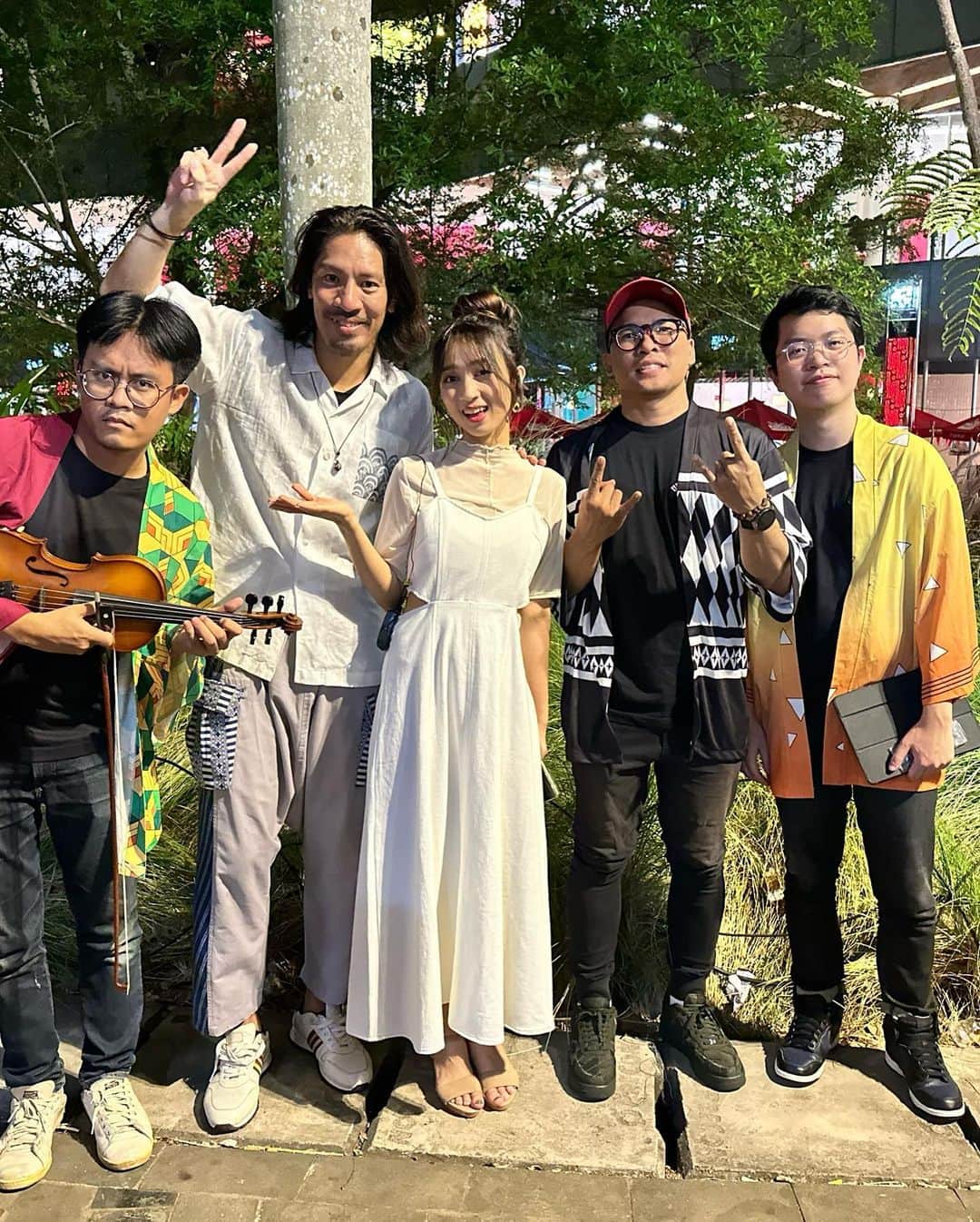 のインスタグラム：「Bersama orang orang hebat dan baik 🤣🥰 (Kadang kadang serem 😣)」