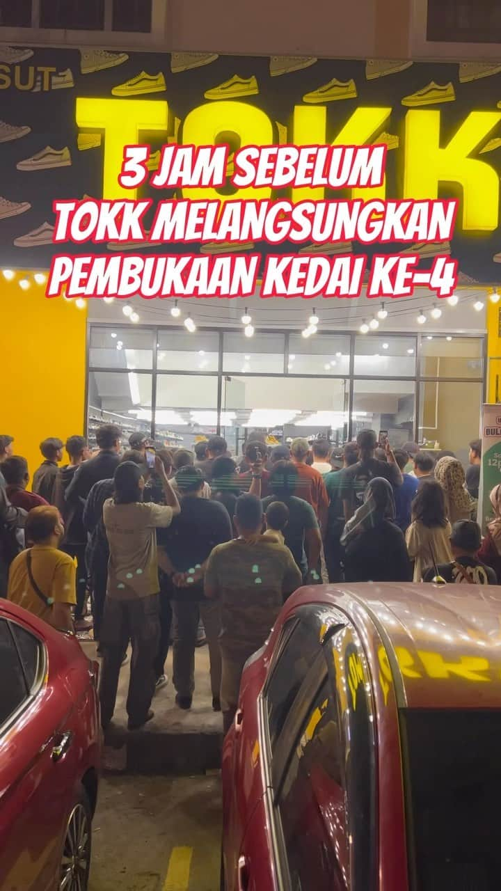 Koleksi Komik Malaysiaのインスタグラム：「Alhamdulillah, dikurniakan Customer yg Baik😁 #bundlekasut #bundlemalaysia #kasutbundle #bundlebag #tudungmurah #tudungruffle #tudungpeople #tudungbawal #bangi #kajang #shahalam #klang #kualalumpur #cheras」