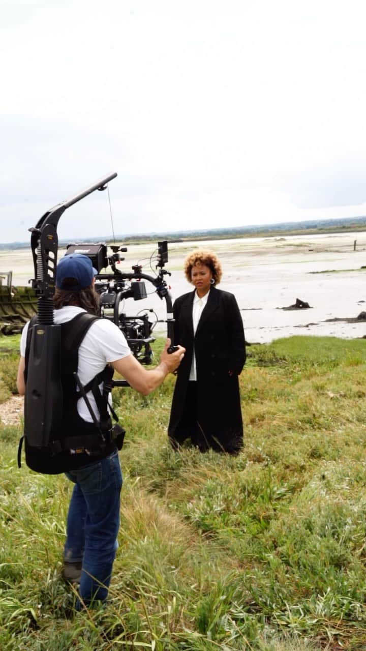 Emeli Sandéのインスタグラム：「Just wanted to thank everyone for all the love on my new single so far - I’m so glad you all love it 💕   Check out the official video at the link in bio.  A special mention to director Tom Stoddart and producer / creative director Iona Magnus for bringing the song to life with this video. I’m so pleased with how it turned out. #ThereForYou」