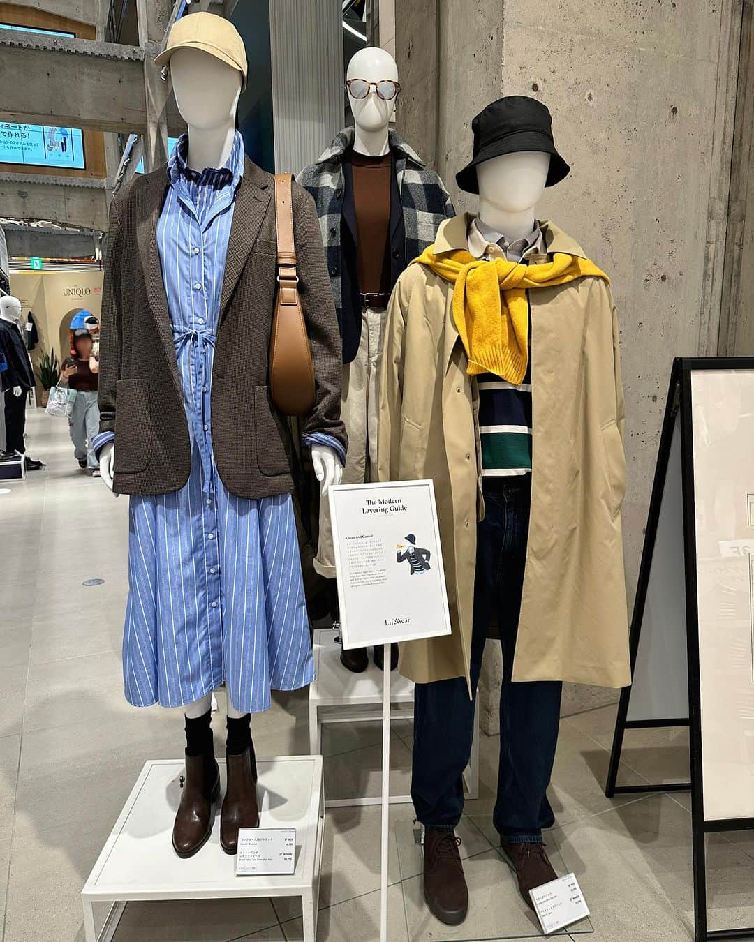 片山陽加さんのインスタグラム写真 - (片山陽加Instagram)「✾  『LifeWear Exhibition 2023 FALL＆WINTER 』  ユニクロ2023秋冬のテーマが  「Modern Layering」 ということで、  現在、銀座UNIQLO TOKYO 特設コーナー「LifeWear Square」で "エッセンシャルな現代のワードローブのムード" + 秋冬らしい "レイヤリングの幅から生まれる新しさ" を実際にボディのコーディネートで表現！！  柄シャツに柄ものを合わせてたり 襟付きロンTと襟付きシャせたりと たくさんの商品が展開されているからこそ レイヤリングのコーデがたくさん見れて ファッションのアイディアをもらえました✨  重ね着って憧れるけど上級者感😳 と思ってなかなかチャレンジできなかったけど、 お手頃価格で買えるユニクロだからこそ 新たなジャンルにも手が出しやすいし、 今年は新たなレイヤリングにチャレンジしてみよっ♪  新作もズラリと並んでたんだけどさぁ 秋冬物の服がめちゃくちゃ好きな私。 本当に品数多くて欲しい物ありすぎた🥺 アウターも軽くて機能的なの多いから きっとヘビロテ確定。  店舗の外では、 期間限定でクレープ屋さんが！！ UNIQLO CREPEではお芋のクレープを🍠 美味しかった♡ お近く通ったら是非✨  #uniqlo2023FW#UNIQLO#ユニクロ#uniqlotokyo#秋冬#秋冬コーデ」8月23日 21時10分 - haachandyoo