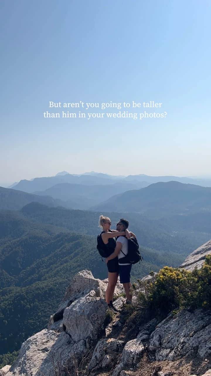 Zanna Van Dijkのインスタグラム：「This was a question I was asked soon after we got engaged. I know the person meant no harm, but these sorts of comments perpetuate outdated social norms. The reality is, I’ve spent almost 8 years being taller than him in every photo so why would I care on my wedding day? 🫶🏼 #tallgirls #tallwomen」