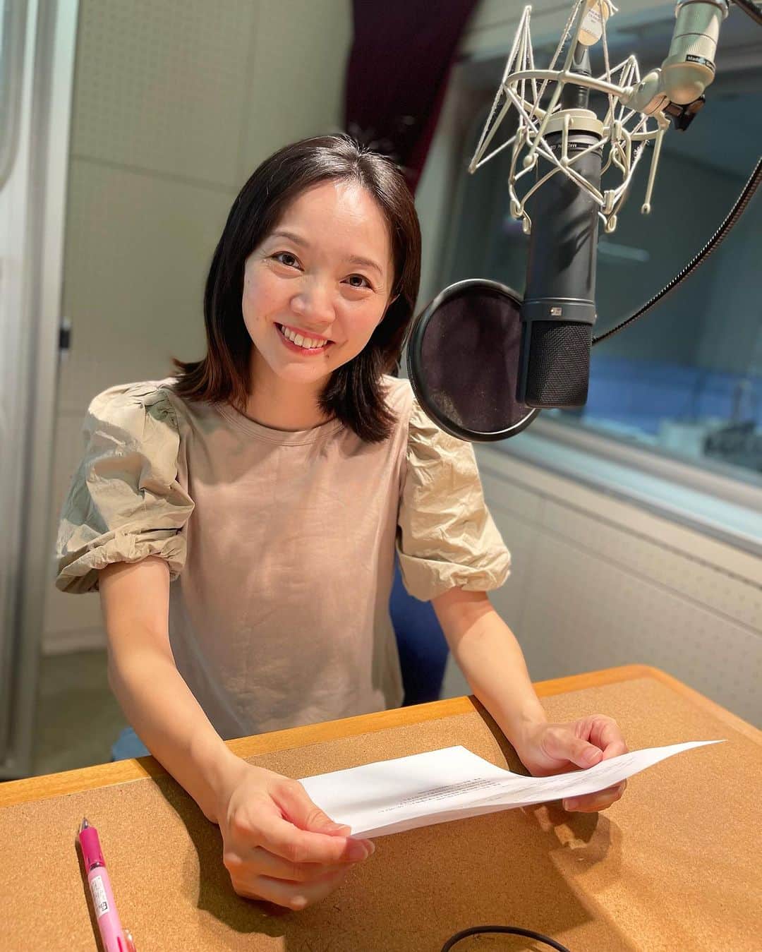 のインスタグラム：「本日SBSテレビ、 22:57からの「常葉・限界の先へ〜Beyond the Limits」のナレーションを担当しています🎧 . もう何年もさせて頂き感謝です🙏 . 子供達の夏休み期間中バタバタで中々投稿できませんでしたが、夏休みも残り僅か… 嬉しいような、ちょっと淋しいような🥲 パパママ、じーじばーばお疲れ様です！ （私は長期帰省で母にかなり負担をかけたはず🤣） . . . #ナレーション #常葉大学 #夏休みもあと少し」