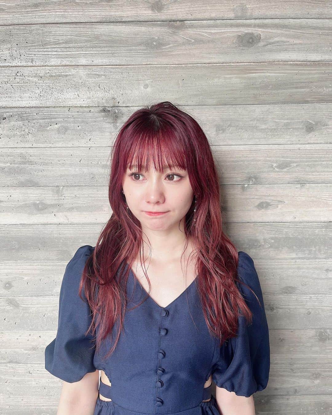 松本慈子のインスタグラム：「* 一目惚れして買ったお洋服…🧊🩵 ウエストが絶妙に開いてて涼しいんだな〜🤭」