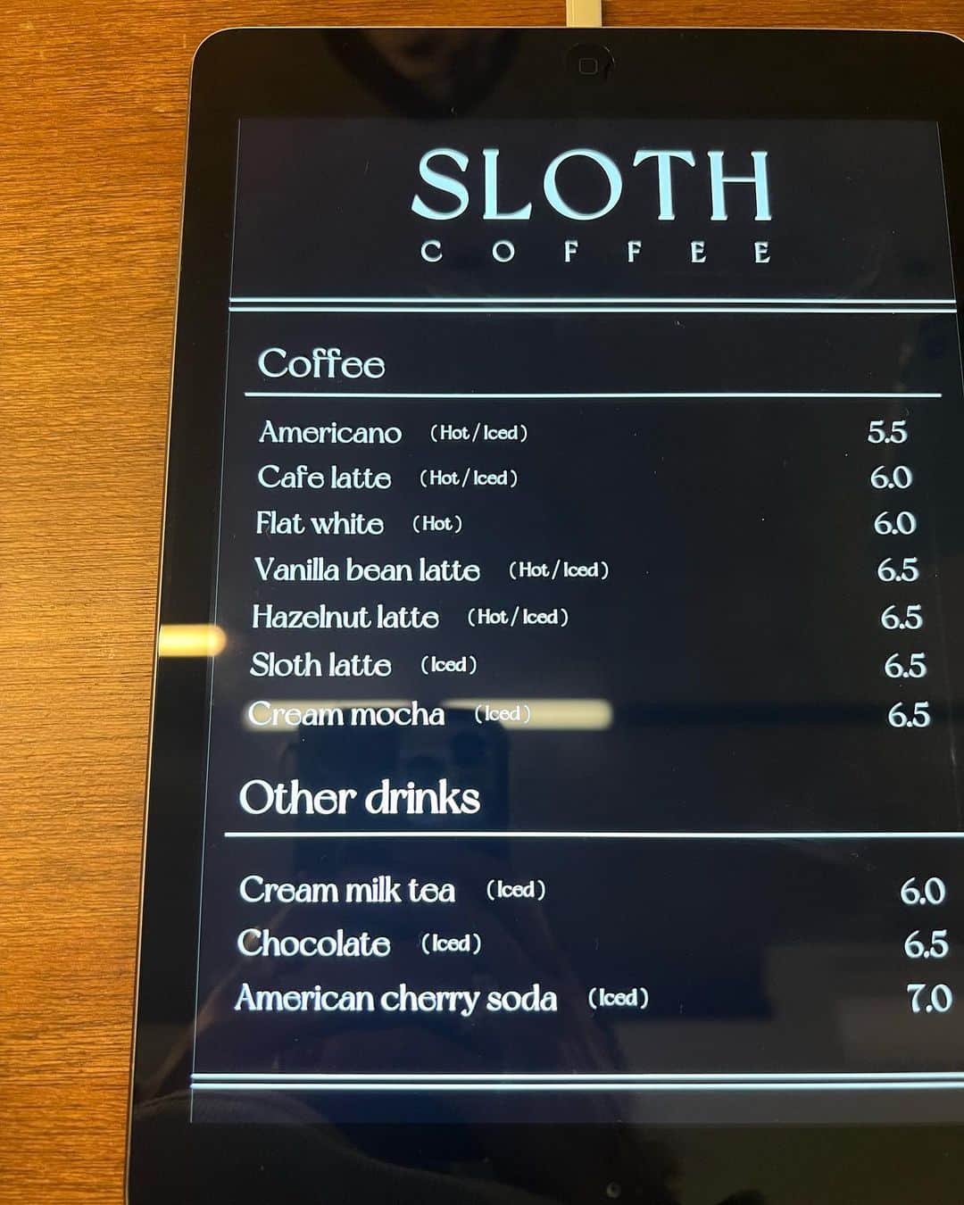 村上沙織さんのインスタグラム写真 - (村上沙織Instagram)「私の最近のお気に入りコーヒー。  オフィスの近くのsloth coffee。 ここのvanilla bean latteがご褒美。 週末主人と二人で出掛けた時にも行った♡コーヒーの好みが合うのでお互いオススメを見つけたらすぐ連れて行きます。  #神戸#神戸カフェ#slothcafe」8月23日 21時17分 - rosysaorimonster