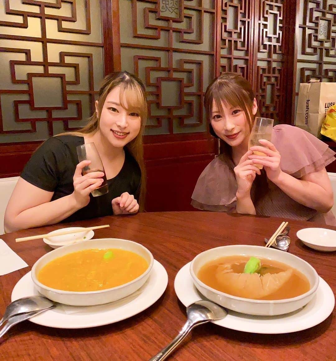 橋本れいかのインスタグラム：「ちなみんと中華ごちそうになった日🥠🥟🍴😋 長年会いたかったお方と再会できた日🥺✨✨ 改めて大好きな人と思った！  ちなみんも大好き💓💓  ୨୧┈┈┈┈┈┈┈┈┈┈┈┈┈┈୨୧  Twitter新しくなりました ↪︎ reikasensei1023  よろしくお願いします♡  #橋本れいか #れいか先生 #レッドドラゴン #RedDragon #六本木 #キャバクラ #ちなみん」