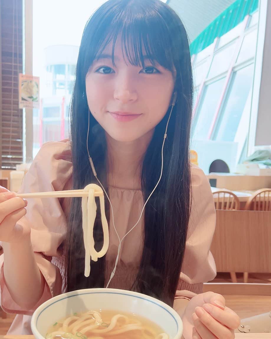 のインスタグラム：「おうどん🍜 毎日食べてるわけじゃないから！！  #うどん#美味しい#讃岐うどん #大里菜桜」