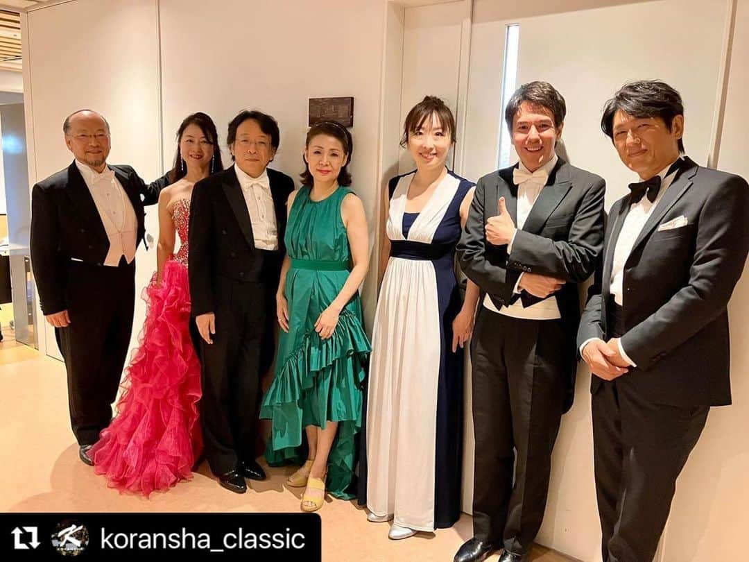 金子三勇士さんのインスタグラム写真 - (金子三勇士Instagram)「#Repost @koransha_classic with @use.repost ・・・ クラシック・キャラバン2023が開幕！🎉  一昨日、8/21のクラシック・キャラバン秋田公演「華麗なるガラ・コンサート」は大盛況のうちに終了いたしました！ ご来場いただいた皆様、ありがとうございました！👏  終演後の写真は、右から司会の高橋克典(@katsunoritakahashiofficial )さん、ピアノの金子三勇士(@miyujikaneko_official )さん、コンサートマスターの中島麻さん、ヴァイオリンの渡辺玲子さん、指揮の沼尻竜典さん、ソプラノの幸田浩子(@hiroko_kouda )さん、テノールの福井敬さん。  #クラシックキャラバン #クラシックキャラバン2023 #華麗なるガラコンサート #煌めくガラコンサート #クラシック音楽 #クラシックコンサート #クラシック鑑賞 #クラシック音楽好き #クラシック音楽好きな人と繋がりたい #芸術鑑賞 #クラシック音楽鑑賞 #秋田コンサート #あきた芸術劇場ミルハス #金子三勇士 #高橋克典」8月23日 21時36分 - miyujikaneko_official