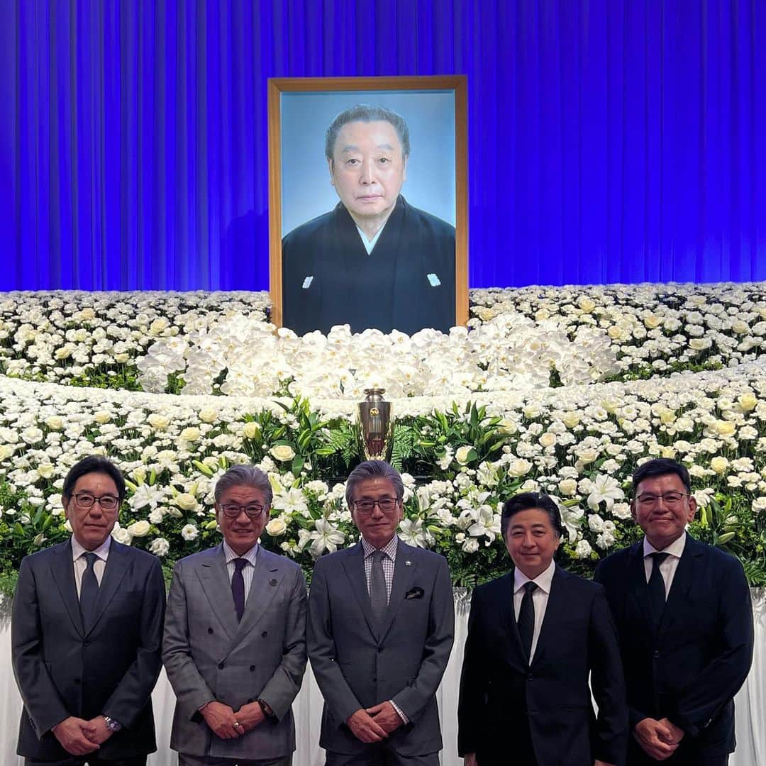のインスタグラム：「本日南座坂東玉三郎公演を終え 杵屋勝国先生感謝の会へ 長年にわたってご指導頂き、ありがとうございました。 門弟として感謝の会が催された事は大変感慨深く思います。 先生の語録 超一流を目指せ！ 心にしみました 勝国イズム 万歳！」