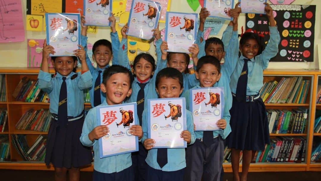 野口健さんのインスタグラム写真 - (野口健Instagram)「ポカラの学校からも可愛いメッセージが届きました。絵子さんの誕生日の時にも生徒たちからメッセージを頂きましたし、本当に感謝、感謝。ダンニャーバード  #野口健 #ヒマラヤに学校を作ろう」8月23日 21時30分 - noguchiken8848