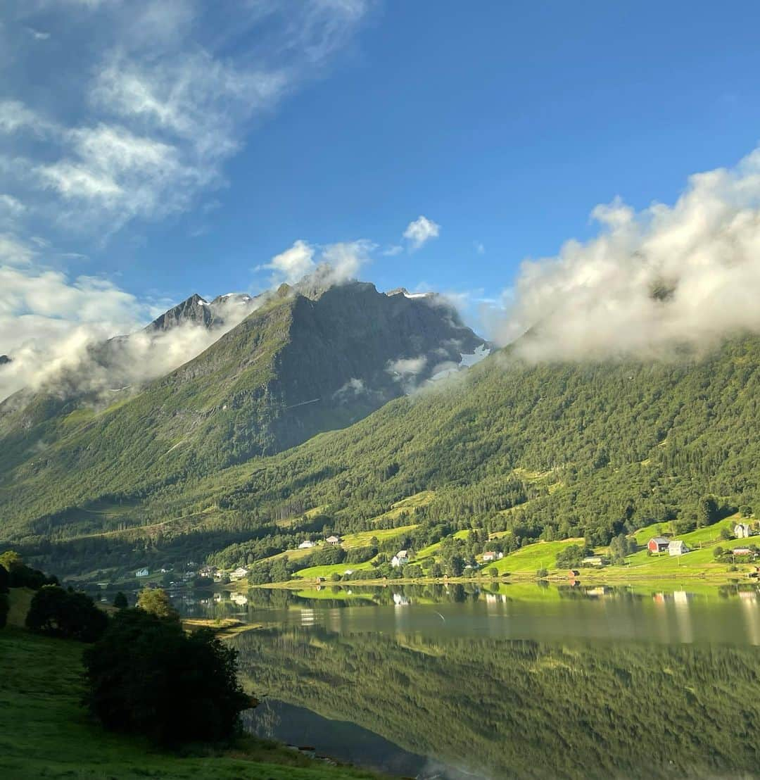 ブリット・マーリングさんのインスタグラム写真 - (ブリット・マーリングInstagram)「last days… Alesund / Bergen / Hellesylt」8月24日 3時15分 - britmarling