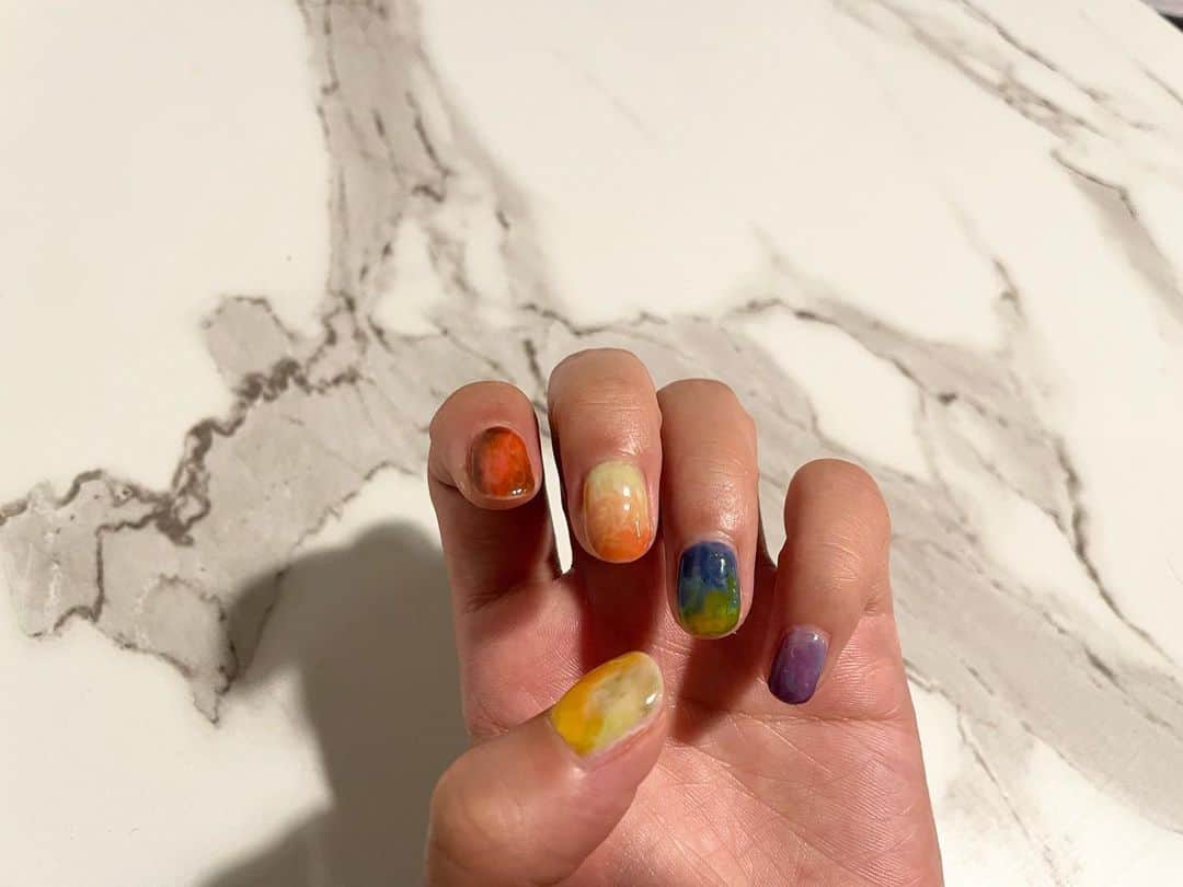 永田レイナのインスタグラム：「夏のご機嫌ネイルはこれで最後かな〜〜  #reinails🖤  #selfnail #セルフネイル」