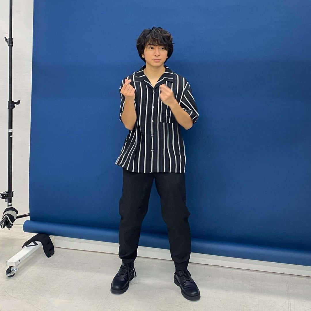 吉野晃一のインスタグラム：「これ、合ってるんかな🫰🏻 　 #吉野晃一 #オフショット」