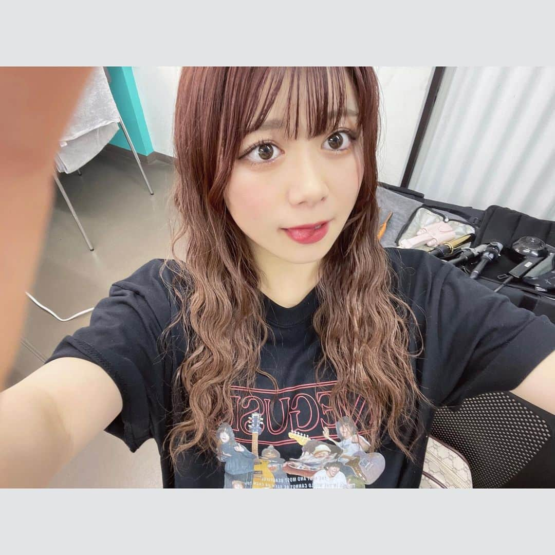 熊谷真里（まりくま）さんのインスタグラム写真 - (熊谷真里（まりくま）Instagram)「⁡ ⁡ TOKYO BUZZ MUSIC FESTIVAL  ありがとうございました！🎧🎶 ⁡ とにかく楽しかった！！フェス最高！！✊🏻🤍 ⁡ それぞれのアーティストさんのステージも楽しく Tシャツも激カワでした‪^_−🌟 ⁡ ⁡ ⁡ ⁡ ⁡ ⁡ ⁡ ⁡ ⁡ ⁡ ⁡ ⁡ いつもいいね＆コメントありがとうございます🧸🎀 ⁡ ⁡ ⁡ ⁡ #まりくま #Popteen #POP #tokyobuzzmusicfestival #バズフェス #ねぐせ さん #ヤングスキニー さん #音楽フェス #ウェーブ巻き #ヘアアレンジ #イベントヘア #フェスコーデ #instafashion」8月23日 21時59分 - maritsupe0208