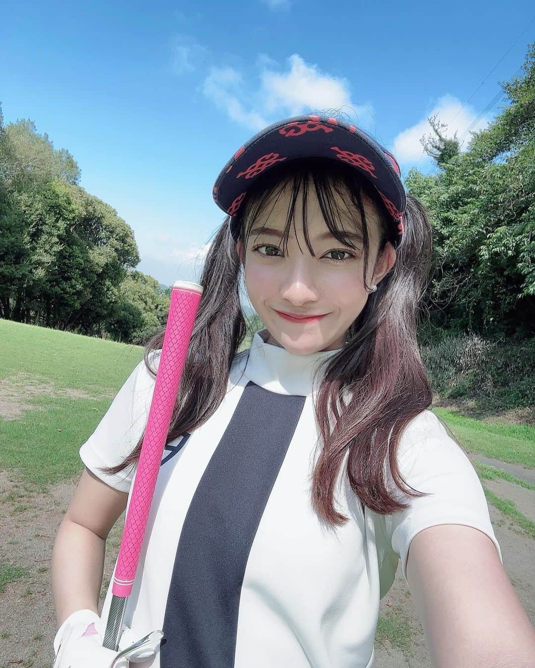 谷岡美沙紀のインスタグラム：「先日ゴルフに行きました。 スコア、138でした。 全然上達しません！！！！ 今年は、今年こそは、ゴルフ頑張ります！🫡  暑すぎて、氷頭に乗せたりしないと やばかった🥵 みんな熱中症に気をつけてね🥵  ⁡ ⁡ ⁡ ⁡ ⁡ ⁡ ⁡ #ゴルフ #ゴルフ女子 #ゴルフウェア #スポーツ女子  #japanesegirl#golflife #ヘルシー#裸眼メイク#作品撮り#モデル#伸ばしかけ前髪 #l4l #makeup#portrait#port#make#hair#model#giri #ootn #selfie #좋아요반사#팔로우미#맞팔#셀스타그램」