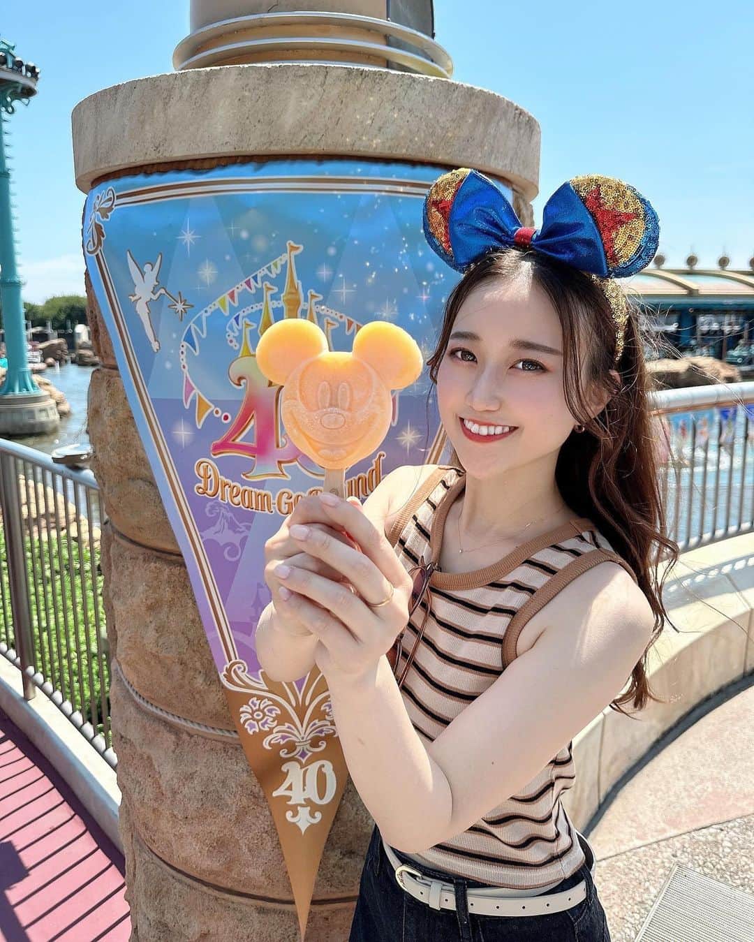 あいりのインスタグラム：「🚢🌎🌊🐭 Tokyo Disney Sea♡  めちゃくちゃ暑かったけど楽しかったなぁ🥰👏🏻  このアイス溶けるの早すぎない？？ (食べたことある人は分かるよね？笑)  #サロンモデル#ディズニーシー#ディズニーコーデ#tokyodisneysea #撮影依頼受付中#フリーモデル」