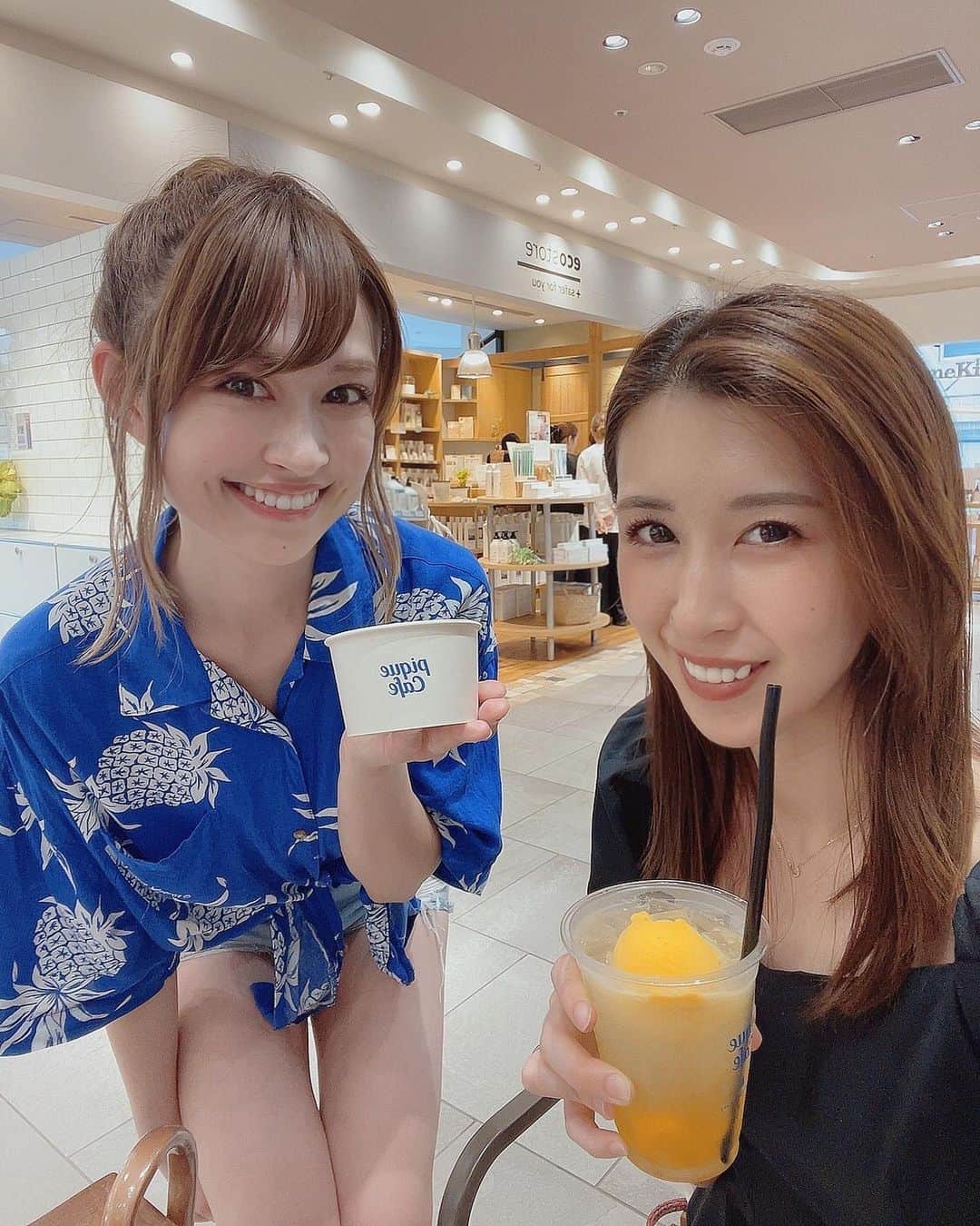 のインスタグラム：「アイス屋の店員さん風コーデ💙🍨 ⁡ 風というか店員さんにしか見えない＼(^o^)／笑 ⁡ 「友達2人じゃなくて💡1人で行って店員さんと撮ってもらったみたい🤣」 ⁡ って言われる写真が撮れました📸笑 ⁡ ジェラートピケのカフェ pique cafeへ🤍 ⁡ 行く場所に合わせたコーディネートが好きで♡(≧∪≦) ⁡ ジェラートピケといえば💡ターバンを誕生日にもらってからずーーっと使ってます🧖‍♀️（5年以上） ⁡ ジェラピケは部屋着のイメージが強いけど💡 小物もかわいい💕︎ ⁡ カフェも可愛いかった♡ ⁡ ランチ食べすぎてアイスしか食べられなかった〜🤣🍨 次はクレープ食べたいな❤️ ⁡ ＊ ⁡ 8/27 (日) 撮影会📸 ハイライトから予約フォームへ飛べます💖 ⁡ 9月 9日 (土) 撮影会📷in東京都 ⁡ #ジェラートピケ #gelatopique #piquecafe #アロハシャツ #ラウンドガール #3150fight #3150fightガールズ #boxing #ボクシング #格闘技 #abema #コンペックス岡山 #マスカットホール #岡山 #japan #japanese #平塚競輪  #競輪 #バンクエンジェル #桐谷流華  #撮影  #撮影会  #モデル  #グラビア  #pechemagazine  #pechemodel #tiktok  #model #ビジョビ  #美容好きな人と繋がりたい」