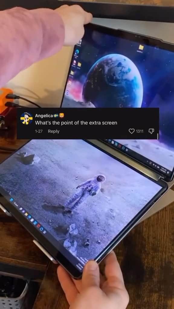 Lenovoのインスタグラム：「Sold 🤝 #YogaBook9i #dualscreen #multitasking」