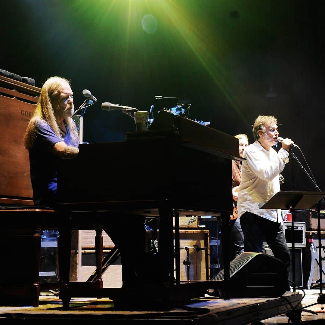 スティーヴ・ウィンウッドのインスタグラム：「#OnThisDay in 2013, Steve joined the Allman Brothers for the first six shows on their East Coast Tour, kicking off in Darien Center, NY.  📸Anthony Scarlati」