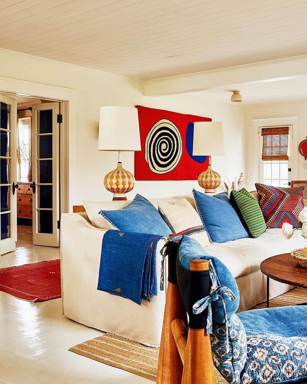 リジー フォルトゥナートのインスタグラム：「Such a treat to let @dominomag into our little beach cottage 〰️ Renovating 🔨 and sourcing antiques & finds from makers (so many wonderful collaborators 👆 made this space come to life!) has been the best project, and I’m so grateful to @christianharder for capturing it beautifully! 📸 Biggest thanks to @kateberryberry for making this come to life & @julievadnal for her beautiful words ✍️ Adding some before pix 😬 to stories and more product tags so 👀 for more! #porchhouseproject」