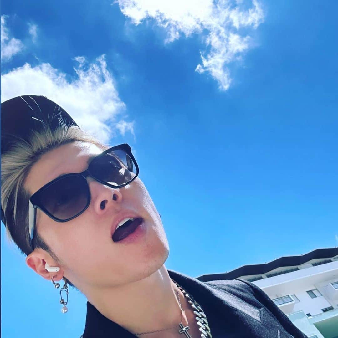 雅-MIYAVI-さんのインスタグラム写真 - (雅-MIYAVI-Instagram)「Find me in #LA  👀  #セルフィーばかりですが #時差ボケ通りに規則正しい生活を送っております #ハリケーン大したことなかった説」8月23日 22時45分 - miyavi_ishihara