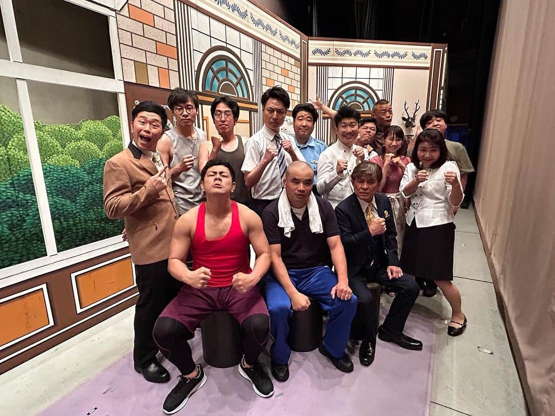 吉本新喜劇のインスタグラム：「本日から28日までの祇園花月の新喜劇は、 吉田裕座長の「レスラーになるのは大変ですわ⁉︎」を上演しております！  祇園の舞台ならではの迫力あるシーンもあり、見所満載です！  レスラーのコンビ名も覚えて帰ってくださいね👀  公演の詳細はこちらから👇 shinkigeki.yoshimoto.co.jp  #吉本新喜劇 #よしもと祇園花月 #吉田裕」