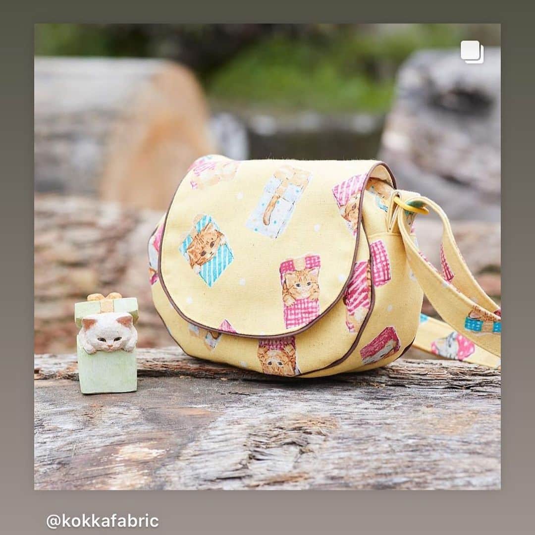 花房さくらさんのインスタグラム写真 - (花房さくらInstagram)「@kokkafabric さんから、なんと私の作品が布になって登場します！！  画像はその布を使って作ってくださったサンプルのバッグです。  この他にも色々な制作事例が載っていますので、ぜひkokkaさんのホームページなどをご覧になってください。  #kokkafabric  #cat #sculpture #hanafusasakura」8月23日 22時54分 - sakura_hanafusa