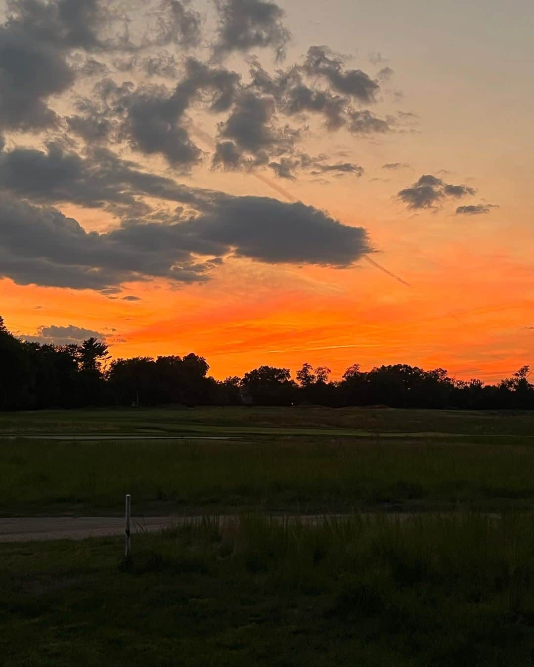 スーザン・ルッチのインスタグラム：「Back from Miami last night—beautiful NY sunset waiting🌟🌟🌟💃🏽💃🏽💃🏽」