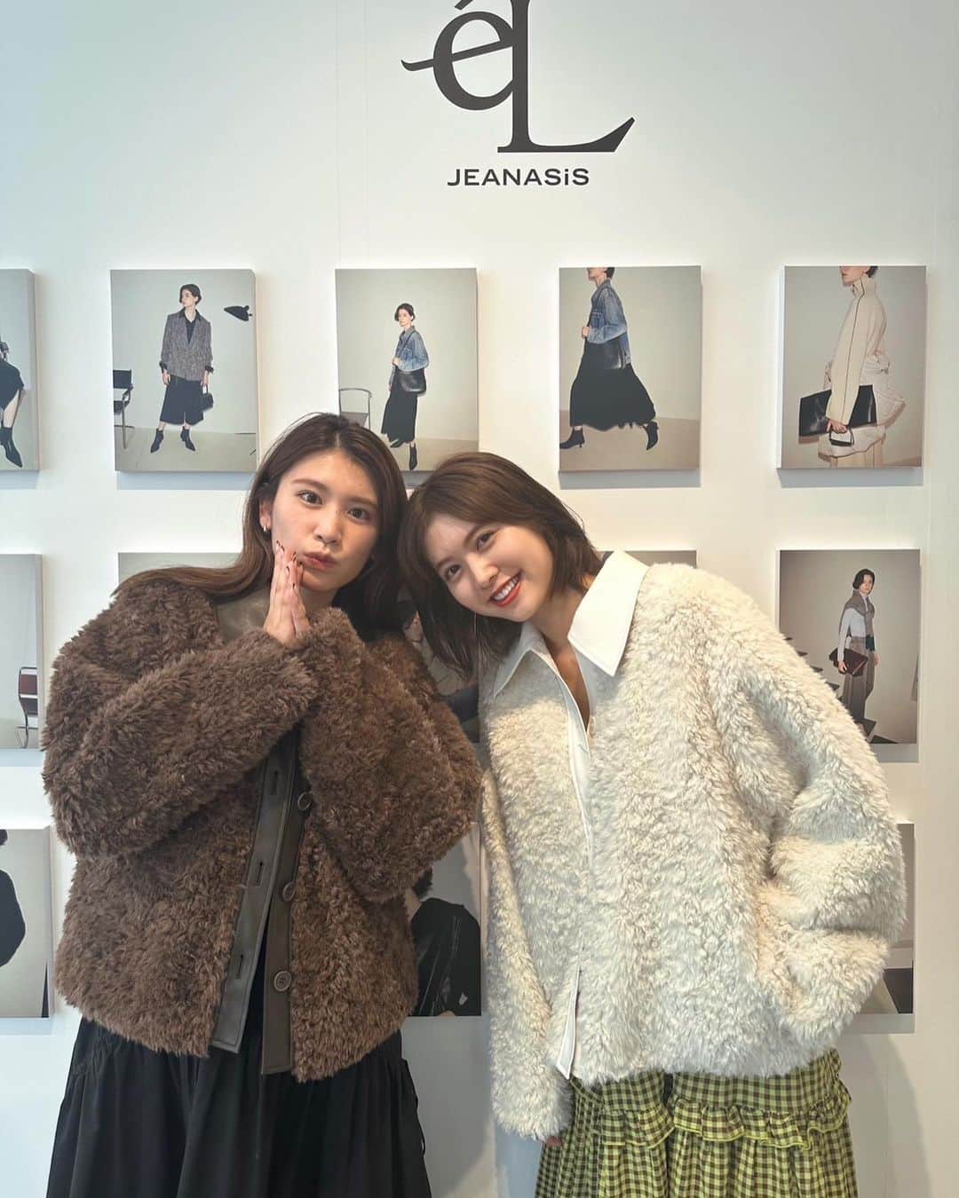 久松郁実のインスタグラム：「⁡ ⁡ えりかちゃんと展示会🪞✨ 2人でめっちゃ汗かきながら歩いたけど 秋冬のお洋服可愛すぎた‼︎ ⁡ お揃いどんどん増える🧸🤍🤍」