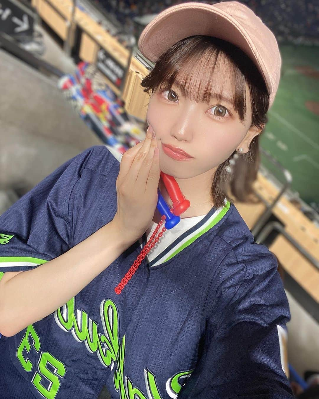 石原美沙紀さんのインスタグラム写真 - (石原美沙紀Instagram)「#巨人　戦　#まけほー 🥹☂️ 現地で負け続きデスごめんなさい🥹 悔しかったけど いいところもたくさん見れたよー！ がんばれーすわろーずー！  #giants #読売巨人軍 #東京ヤクルトスワローズ　#すわほー　#東京ドーム　#スワローズ　#ヤクルト　#野球　#野球女子　#ユニフォーム　#ヤクルトファンと繋がりたい #ヤクルトスワローズ #swallows    #燕女子  #アイドル  #selfie  #japanesegirl  #フォローミー #tokyo #yakultswallows #スポーツ観戦　 #さぁ行こうか #スポーツ女子　#野球好きな人と繋がりたい #青木宣親　#followme #プロ野球　#女優　#東京ドーム」8月23日 22時52分 - misaki_ishihara99