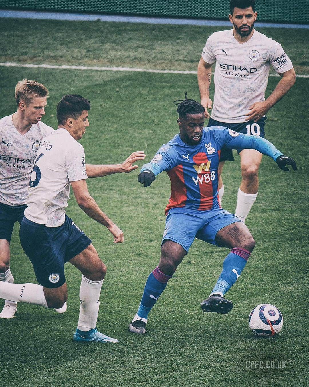 ジェフ・シュルップさんのインスタグラム写真 - (ジェフ・シュルップInstagram)「Photo dump: 200 Palace appearances by @jeffreyschlupp 📸  #CrystalPalace #PremierLeague #Schlupp」8月23日 22時52分 - jeffreyschlupp