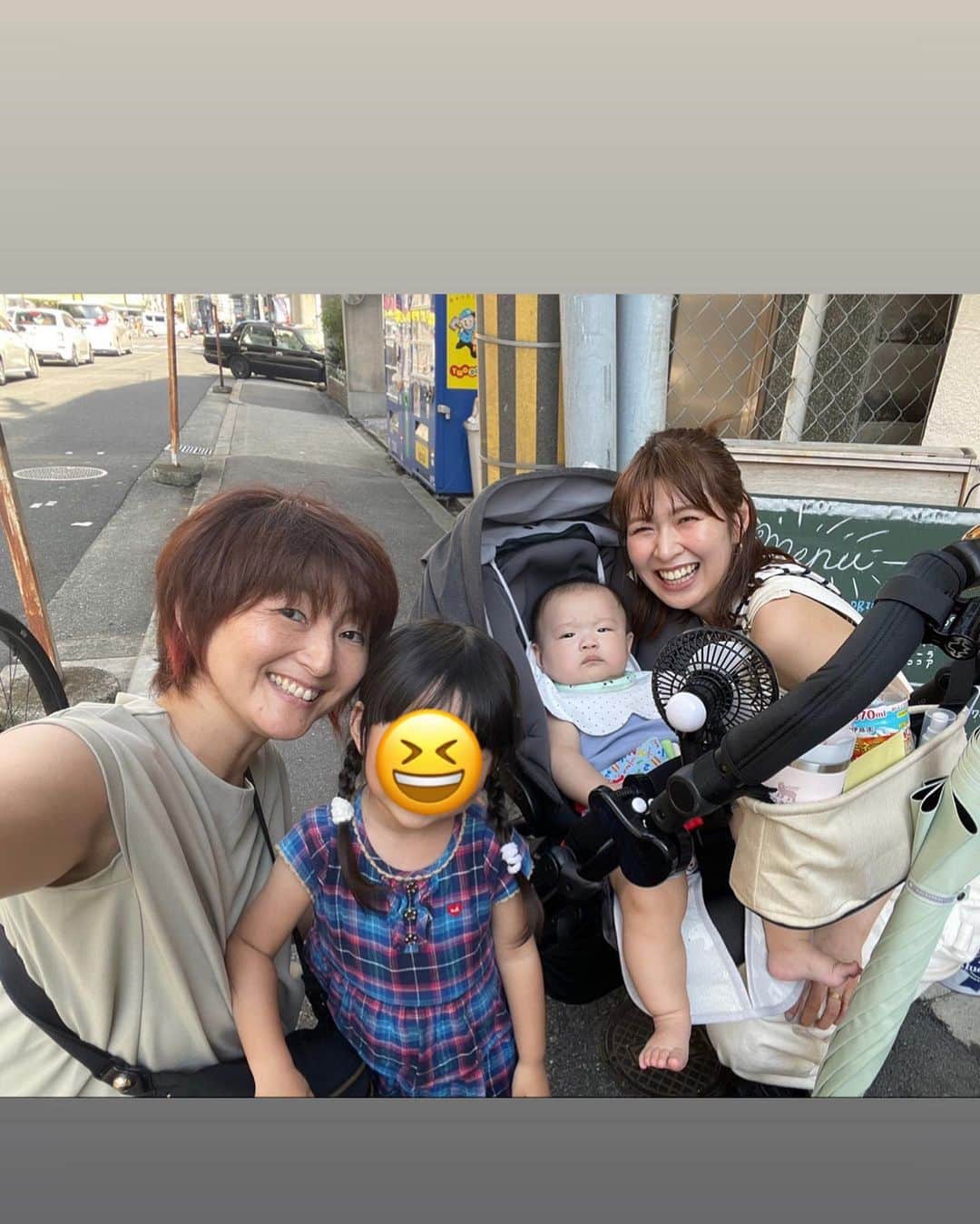木村沙織のインスタグラム：「. まほさんとminiまほちゃん🥹🫶🏼 . ママが違う子抱っこしてるから miniまほちゃんジェラってたのに 呑気な我が子はそのまま寝ちゃって miniまほちゃんも寝たふり頑張ってた🥹！ . 可愛すぎかよ〜🥹🥹💕」