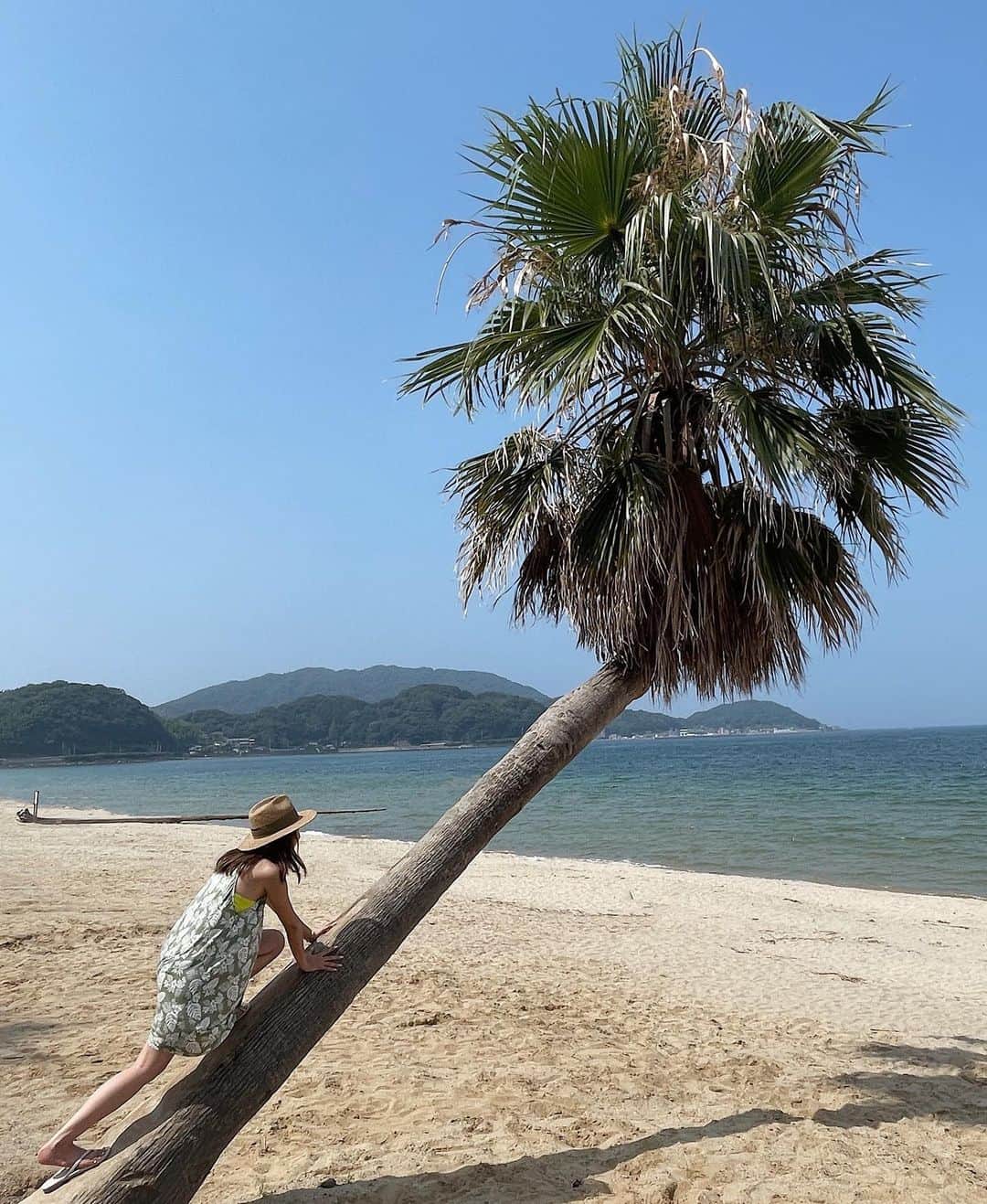 箕迫かなさんのインスタグラム写真 - (箕迫かなInstagram)「🌴🌴🌴 . . 海を見ながら漕ぐ ヤシの木のブランコがいーっぱいあった ヤシの木ご苦労さん！！  風を感じながら綺麗な景色見て ブランコできるの考えた人 脳内Chillすぎ！！！🥥  どんなヒトなんやろ〜💭♡ ありがとう言わせて！！ 全部100でたのしませてもろたで🫱🏽‍🫲🏾脳内Chillさん🌞🫶🏾 . .」8月23日 23時12分 - niconico213