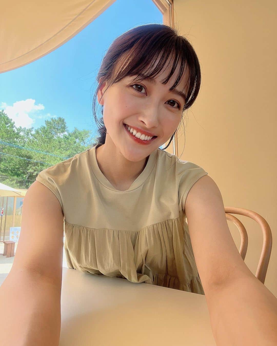 財津南美さんのインスタグラム写真 - (財津南美Instagram)「ㅤㅤㅤㅤㅤㅤㅤㅤㅤㅤㅤㅤㅤ 前髪ぱっつん✂️ㅤㅤㅤㅤㅤㅤㅤㅤㅤㅤㅤㅤㅤ ㅤㅤㅤㅤ この写真だと分かりにくいけど 色も暗めにしました♡」8月23日 23時27分 - zaitsu_minami