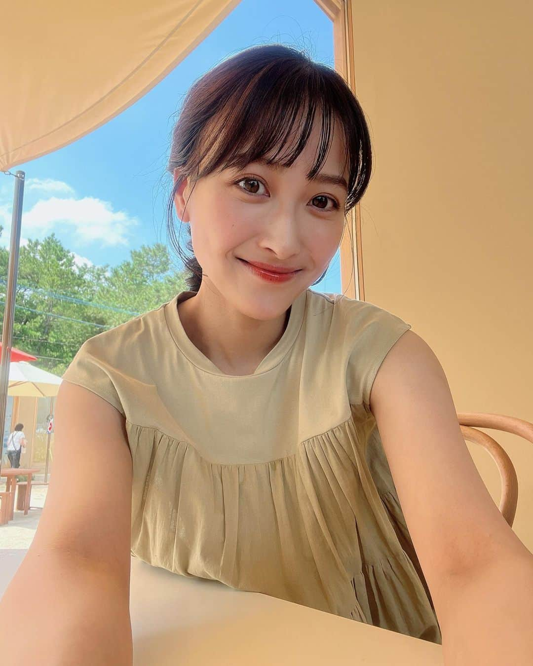 財津南美のインスタグラム：「ㅤㅤㅤㅤㅤㅤㅤㅤㅤㅤㅤㅤㅤ 前髪ぱっつん✂️ㅤㅤㅤㅤㅤㅤㅤㅤㅤㅤㅤㅤㅤ ㅤㅤㅤㅤ この写真だと分かりにくいけど 色も暗めにしました♡」