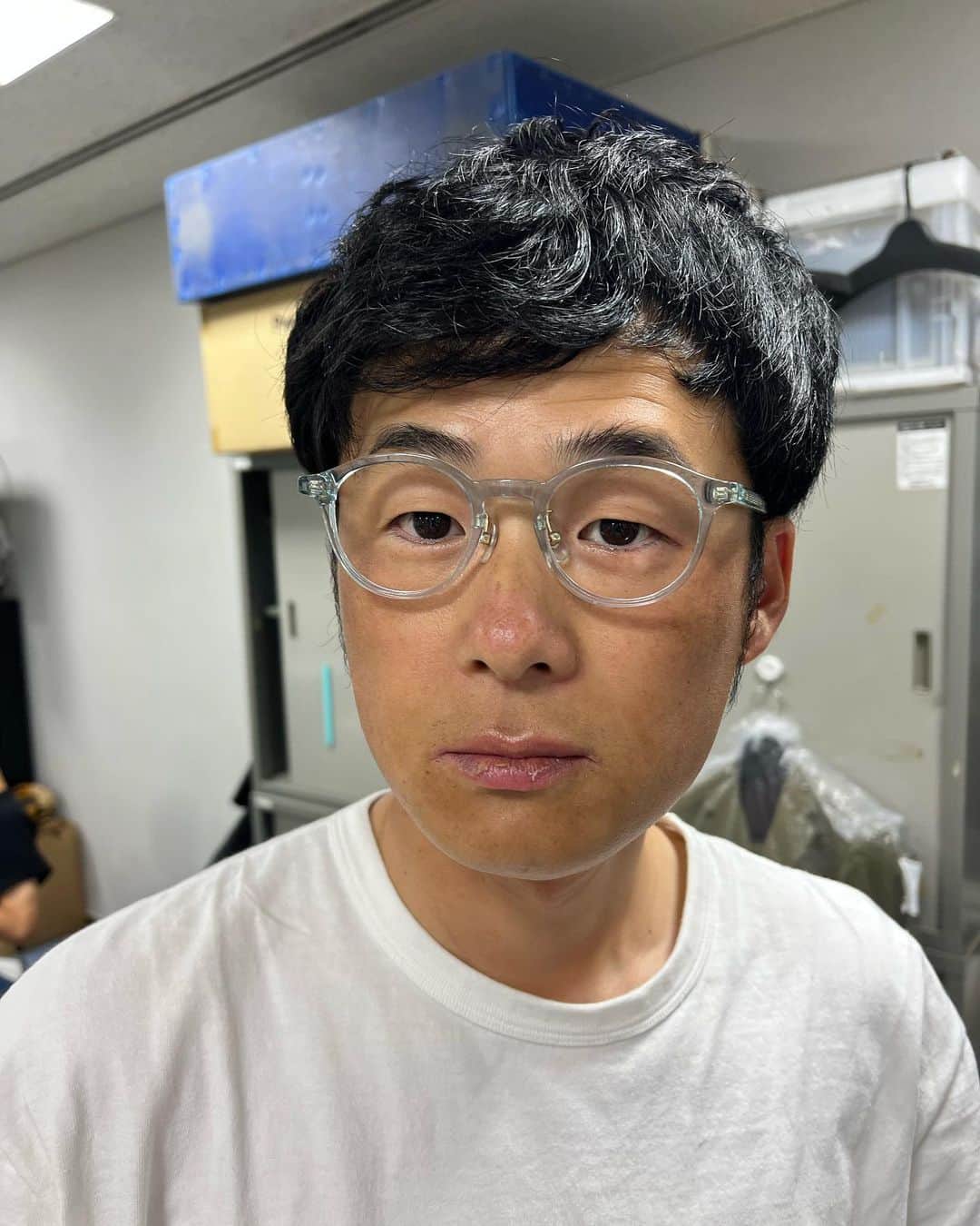 池田真一のインスタグラム：「ハイキック寄席ありがとうございました！ 赤と青を混ぜて〜黄緑🎶」